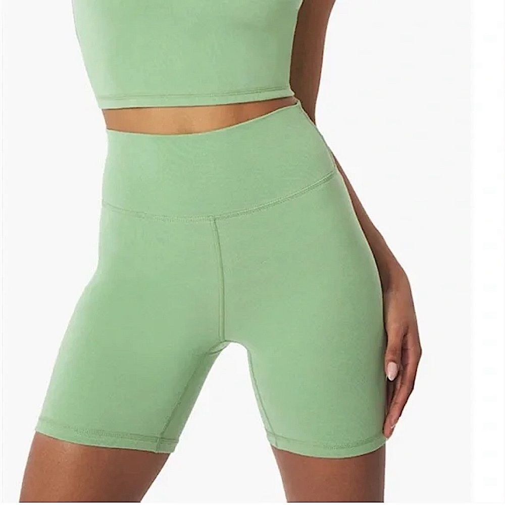 NWT WeWoreWhat Seamless Biker Shorts in Solid Fair Green Size Small - Picture 1 of 14